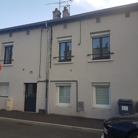 L'Ecrin De Saint Genest Lerpt - Belle Vue Et Calme Apartamento Exterior foto