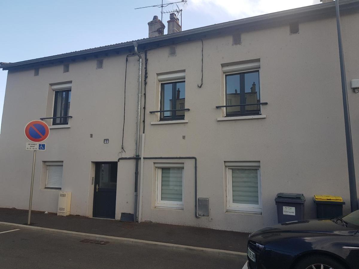L'Ecrin De Saint Genest Lerpt - Belle Vue Et Calme Apartamento Exterior foto